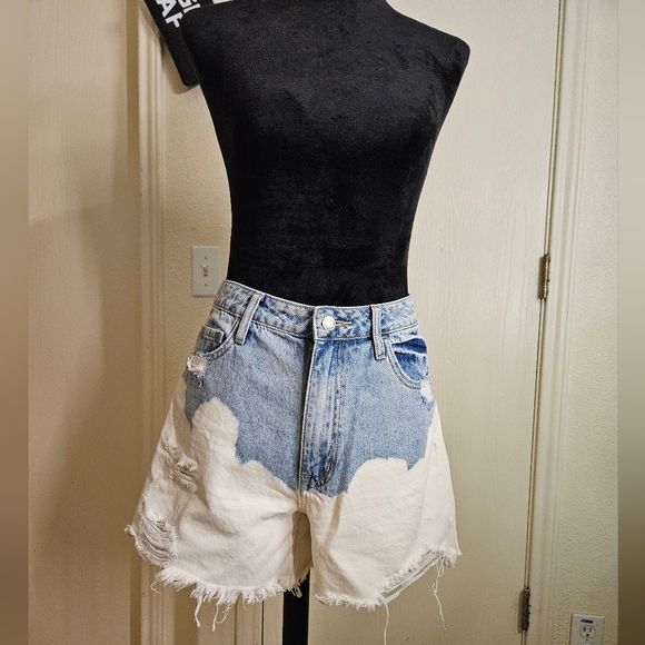 VERVET BY FLYING MONKEY Pants - NWT Vervet by Flying Monkey Two-Toned High Waist Distressed Shorts